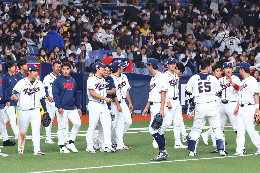 京セラドームで阪神と練習試合を行った韓国代表ナイン【写真：加治屋友輝】