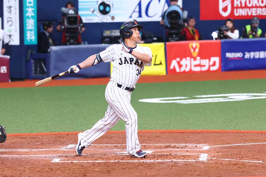 本塁打を放った侍ジャパン・吉田正尚【写真:加治屋友輝】