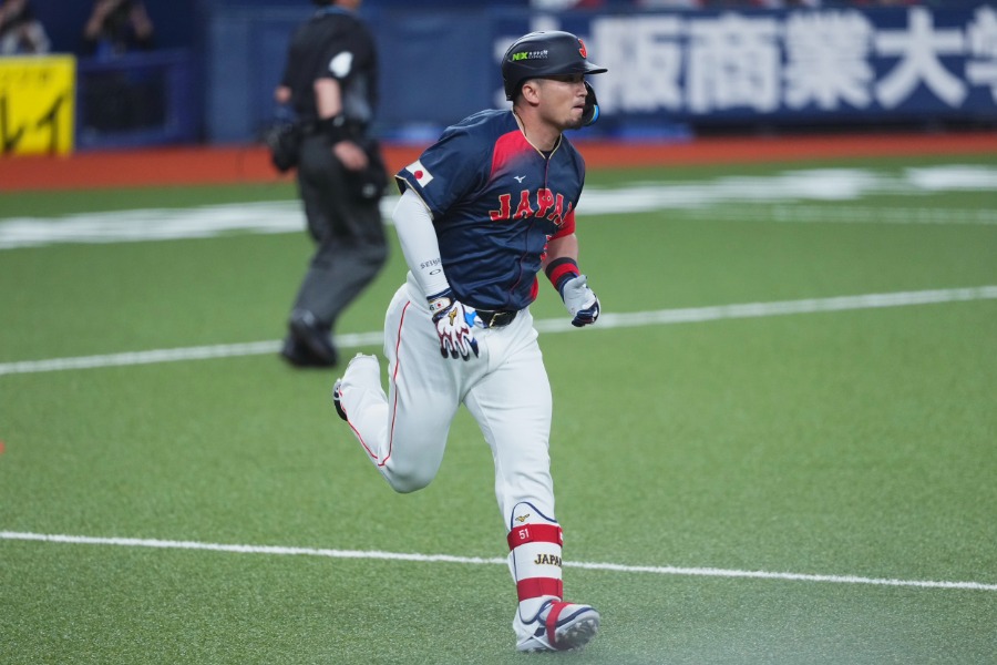 初回に本塁打を放った侍ジャパン・鈴木誠也【写真：小林靖】
