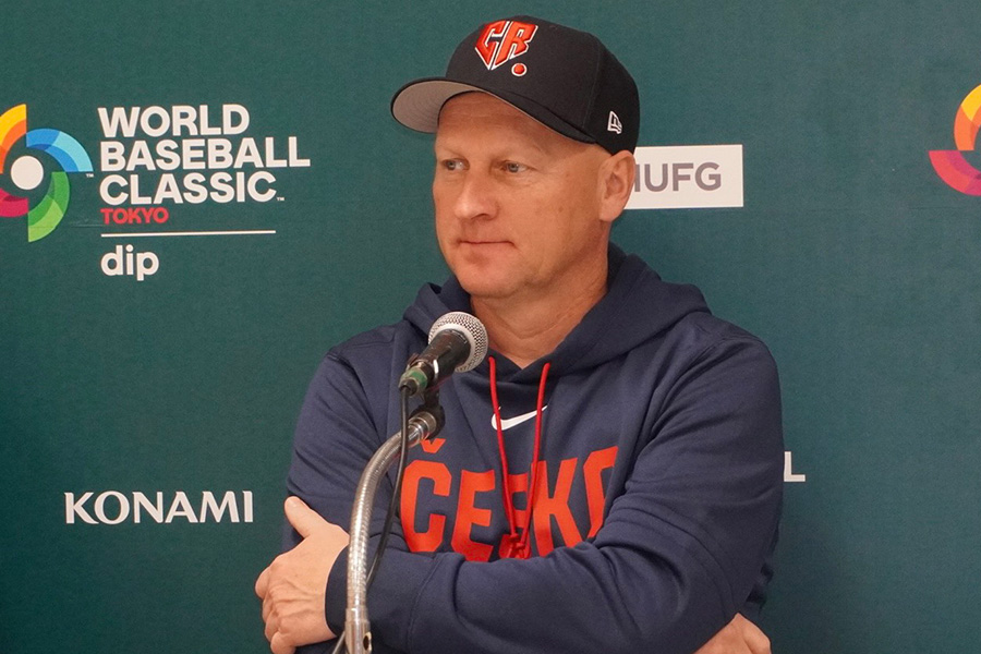 チェコ代表のパベル・ハジム監督【写真：宮脇広久】