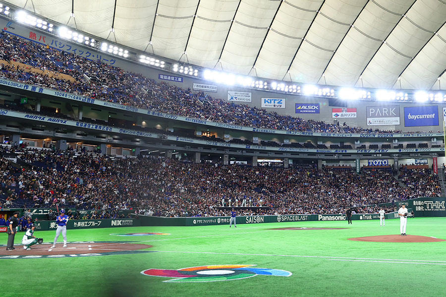 東京ドームの電光掲示板に表示された英語の警告文が話題に【写真：加治屋友輝】