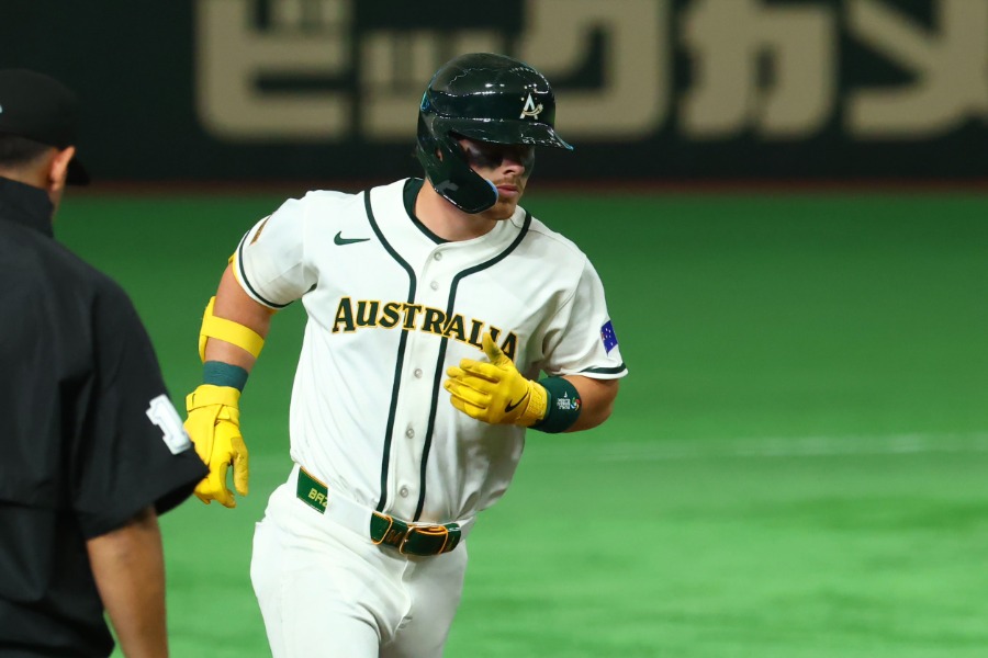 7回に右越えソロを放った豪州代表のトラビス・バザーナ【写真：加治屋友輝】