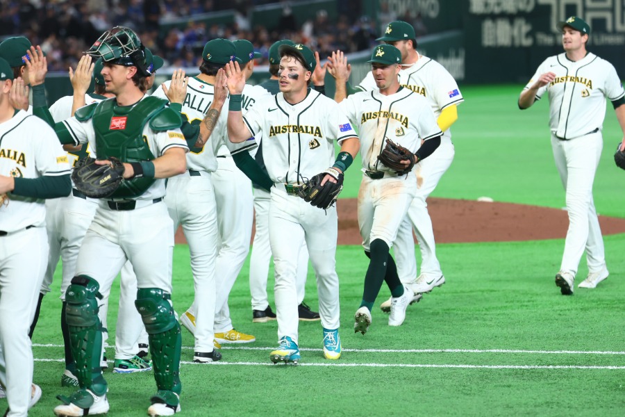 開幕戦に勝利した豪州代表の選手たち【写真：加治屋友輝】