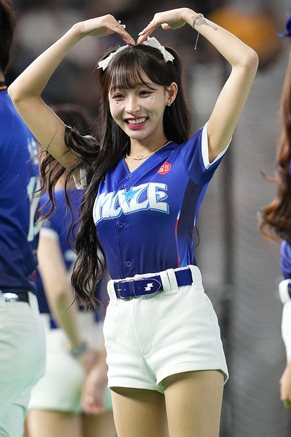 ナインに声援を送る林襄【写真提供：産経新聞社】