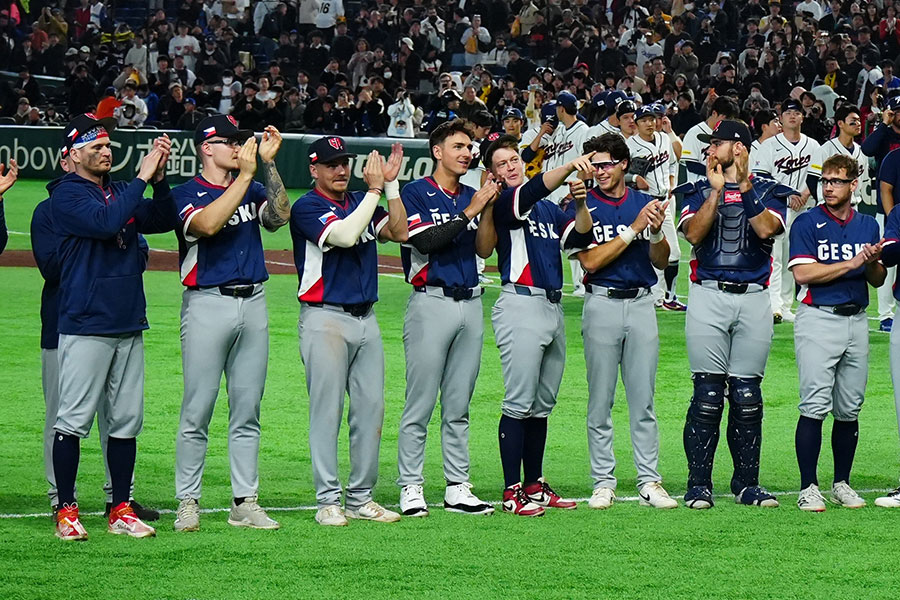 チェコ代表ナイン【写真：荒川祐史】