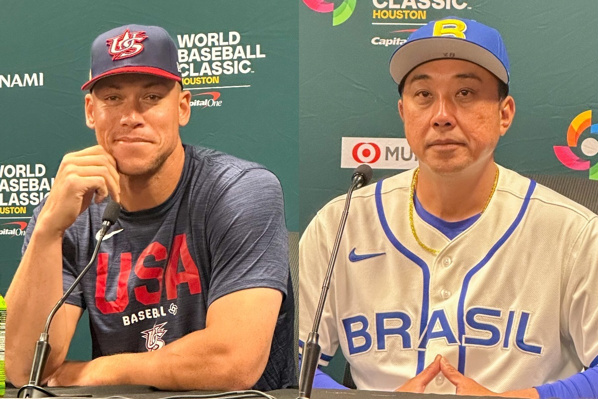 会見に臨んだブラジル代表の松元ユウイチ監督（右）と米国代表のアーロン・ジャッジ【写真：木崎英夫】