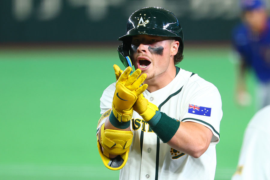 トラビス・バザーナ