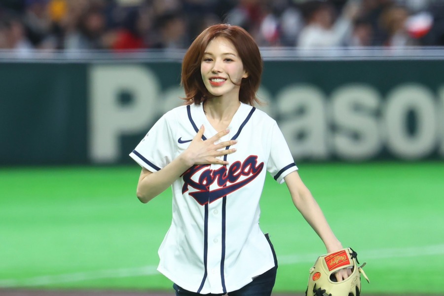 始球式に登場した「Red Velvet」のWENDY【写真：加治屋友輝】