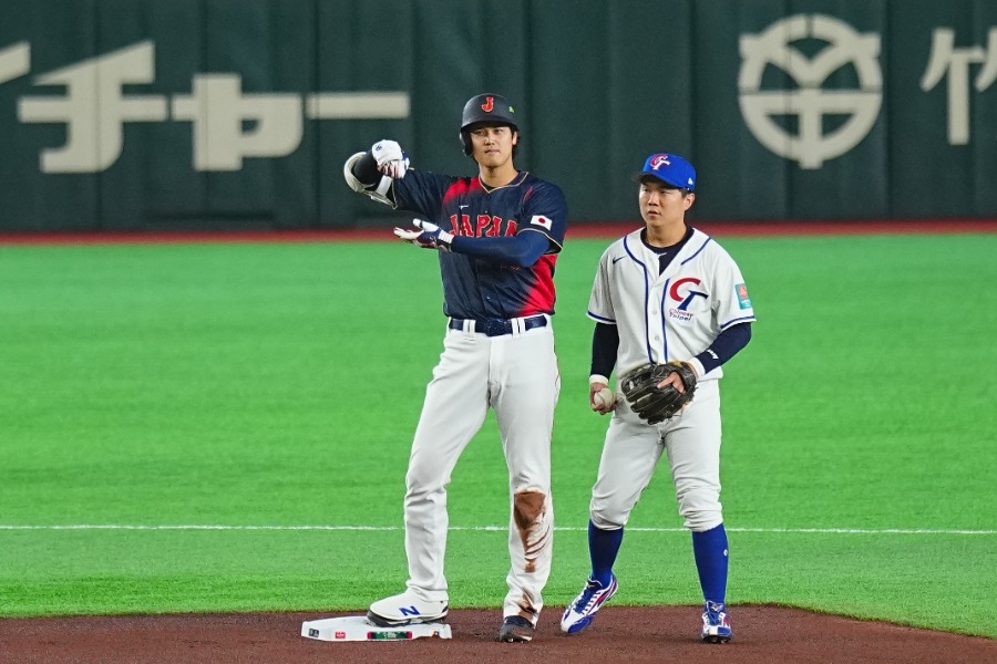 第1打席で二塁打を放った侍ジャパン・大谷翔平【写真：荒川祐史】