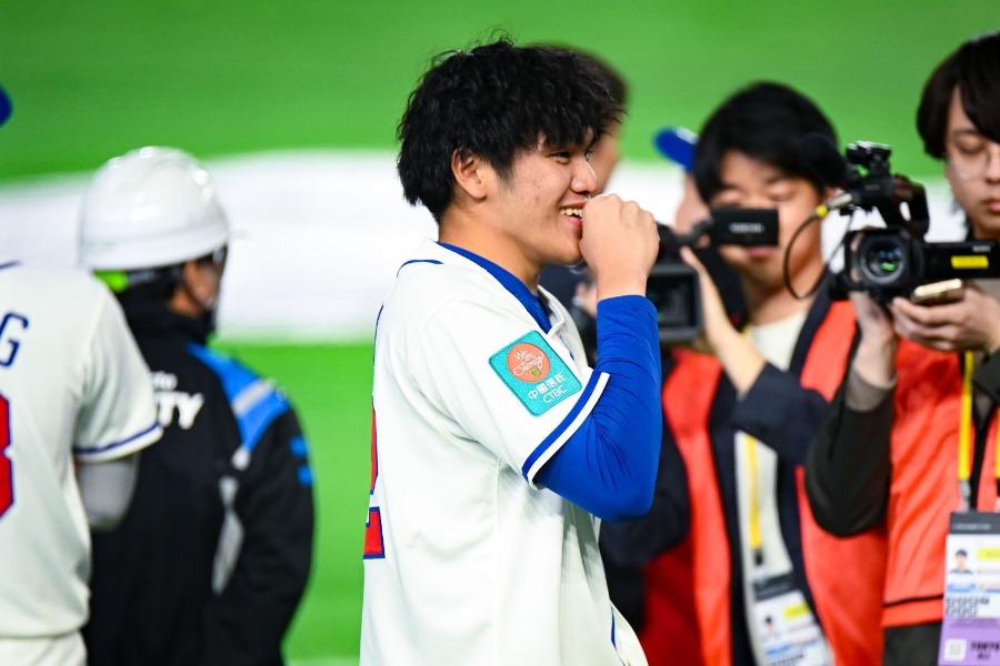 大谷翔平のフリー打撃が衝撃すぎて、思わず笑ってしまうチャイニーズ・タイペイのリン・ウェイエン【写真：荒川祐史】
