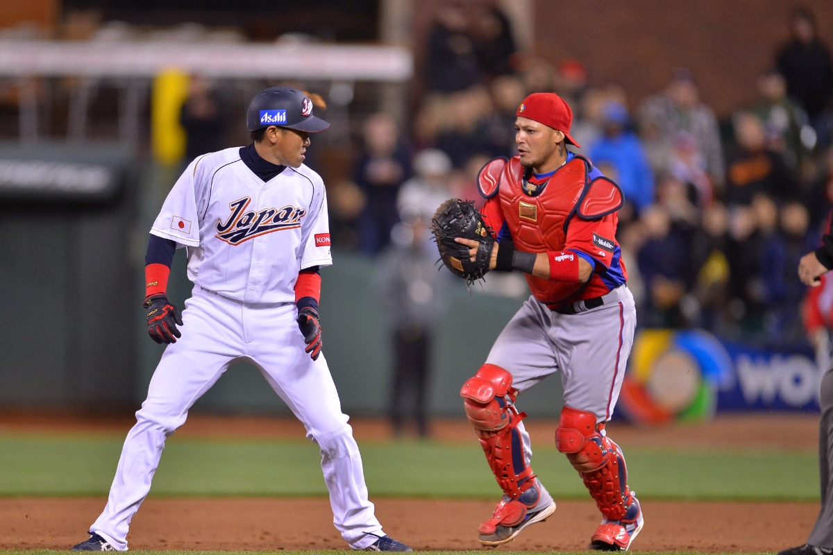 2013年のプエルトリコとの準決勝、一、二塁間に挟まれタッチアウトとなった内川聖一【写真提供:産経新聞社】