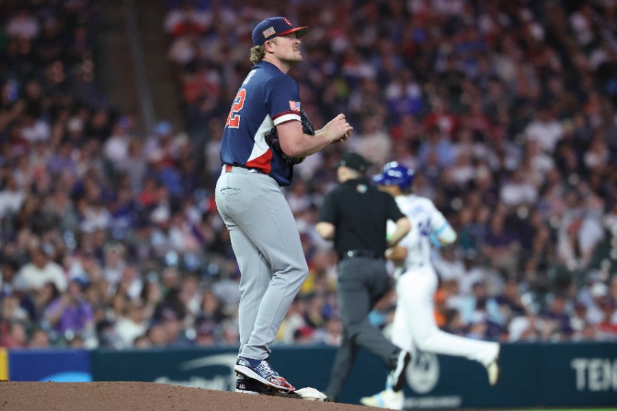 先頭打者アーチを許した米国代表のローガン・ウェブ【写真:ロイター】