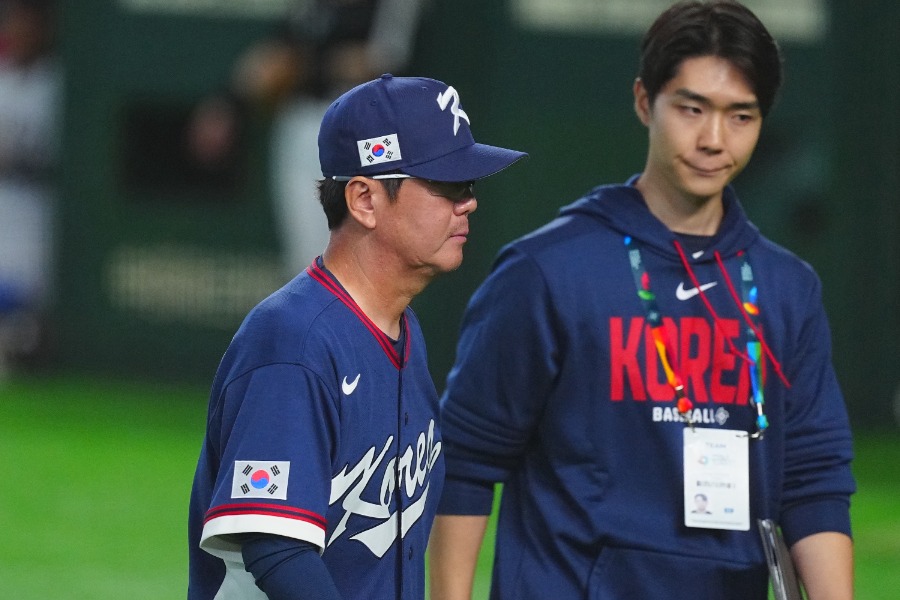 韓国のリュ・ジヒョン監督【写真：荒川祐史】