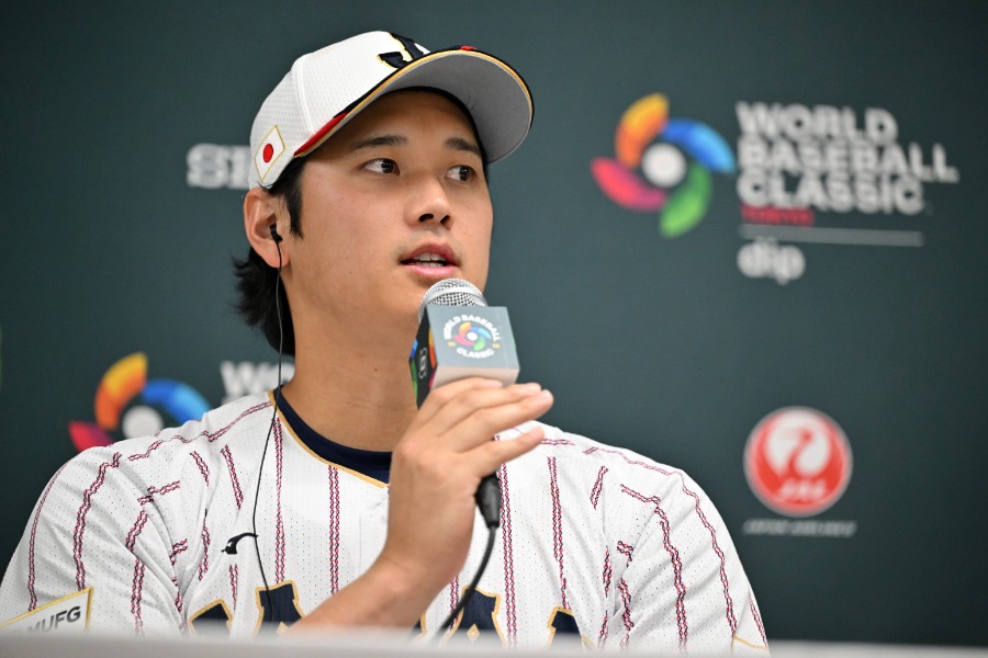 試合後、取材に応じる侍ジャパン・大谷翔平【写真：Getty Images】