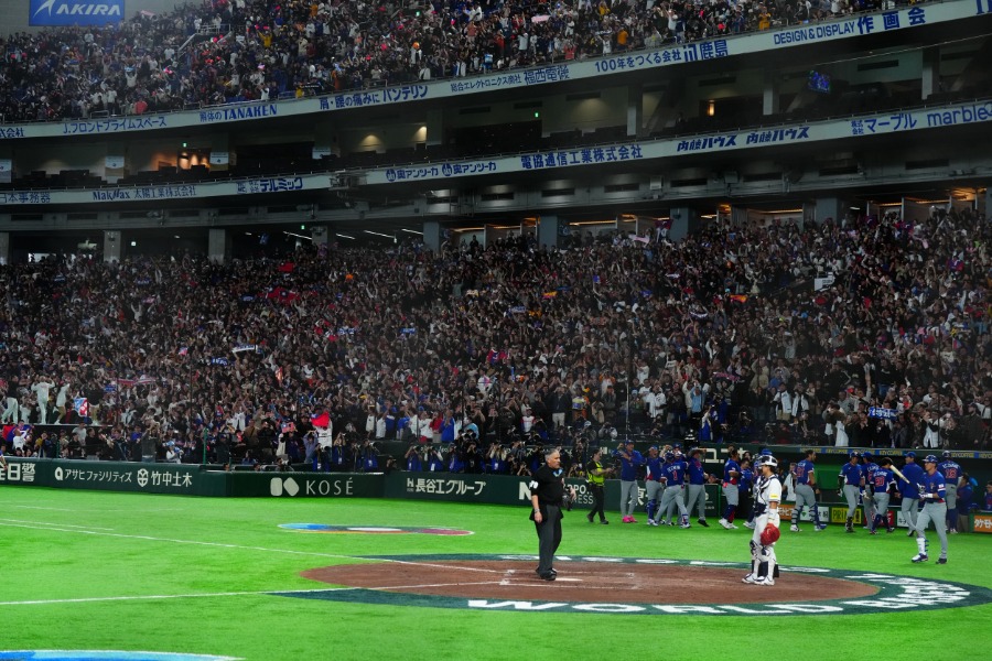 盛り上がる台湾代表のスタンド【写真：小林靖】