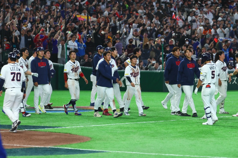 台湾代表に敗れた韓国代表ナイン【写真：加治屋友輝】