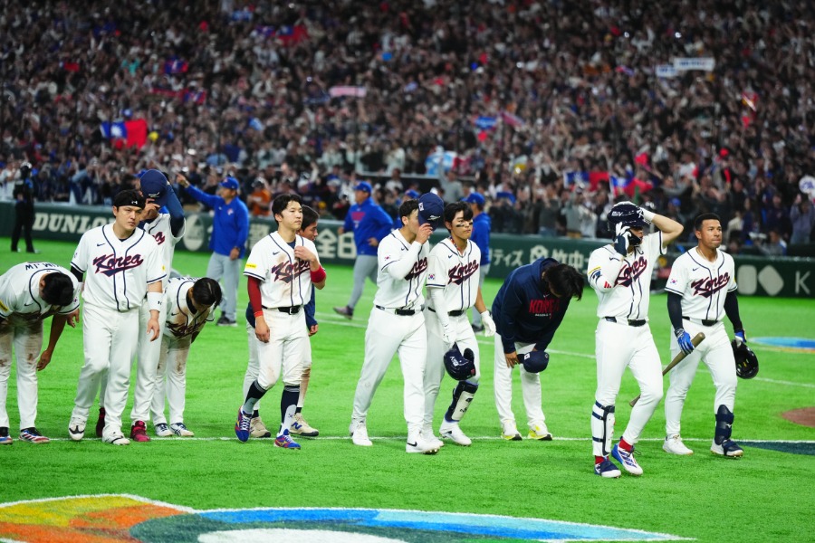 延長戦の末敗れた韓国代表ナイン【写真：小林靖】