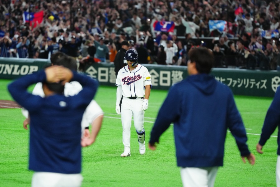 延長戦の末敗れた韓国代表ナイン【写真：小林靖】