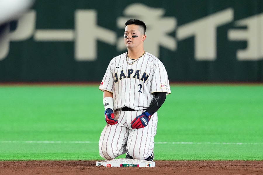 牽制タッチアウトとなった侍ジャパン・牧秀悟【写真：Getty Images】