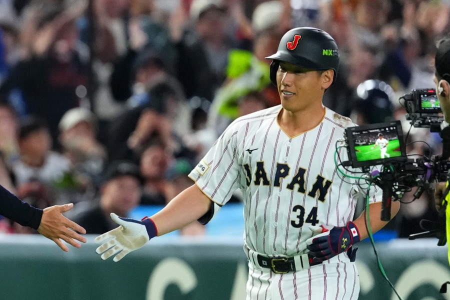 逆転2ランを放った侍ジャパン・吉田正尚【写真：Getty Images】