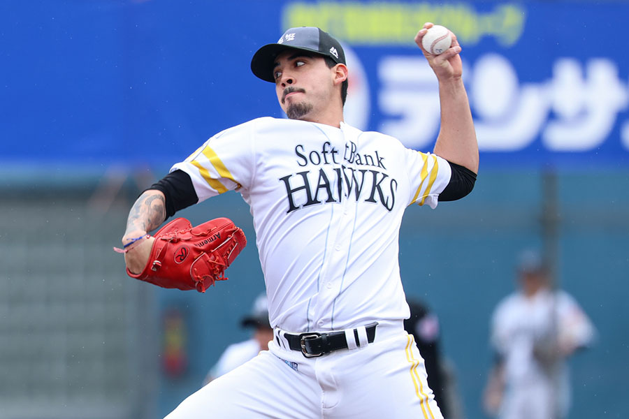 ソフトバンクのアレクサンダー・アルメンタ【写真：加治屋友輝】