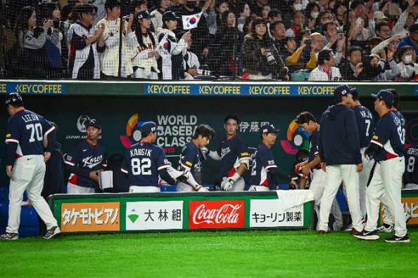 侍ジャパンに敗れた韓国代表ナイン【写真：中戸川知世】