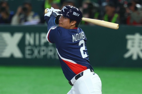 5点目の適時打を放った韓国代表のムン・ボギョン【写真：加治屋友輝】