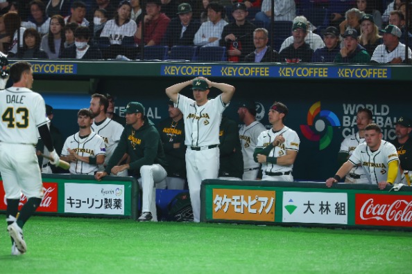 敗戦に頭を抱える豪州代表ナイン【写真：加治屋友輝】