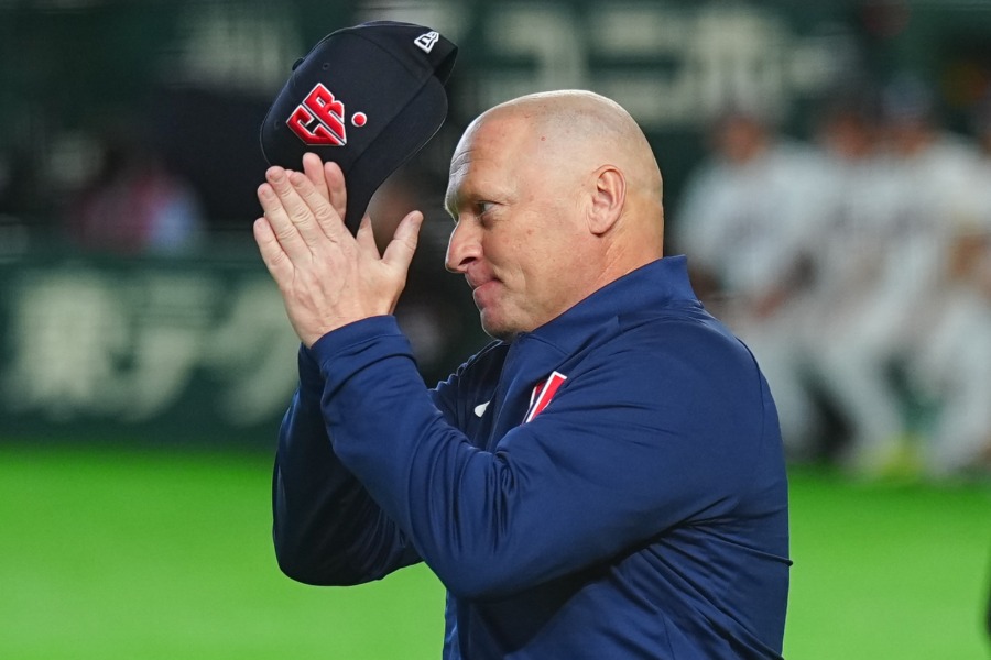 チェコ代表のパベル・ハジム監督【写真：荒川祐史】