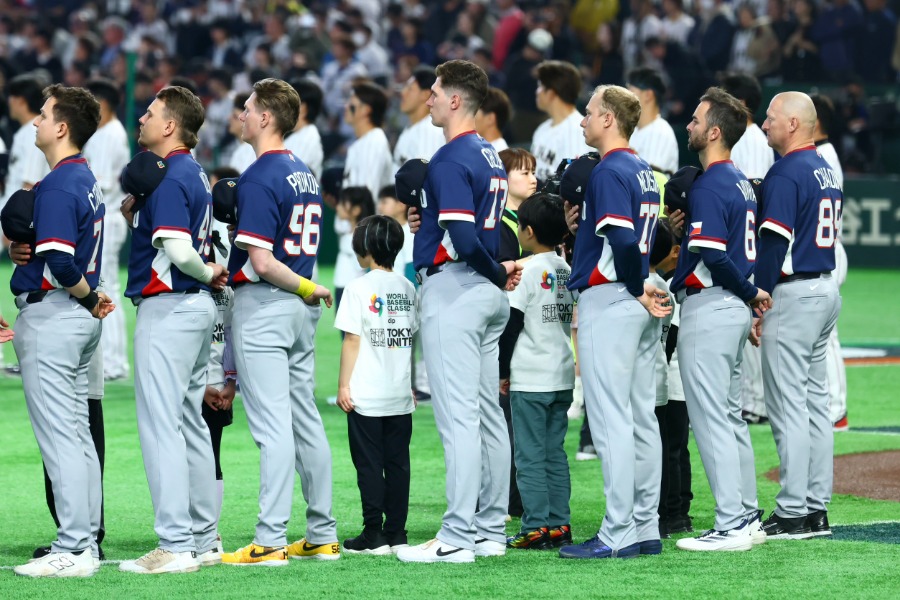 試合前のチェコナイン【写真：加治屋友輝】