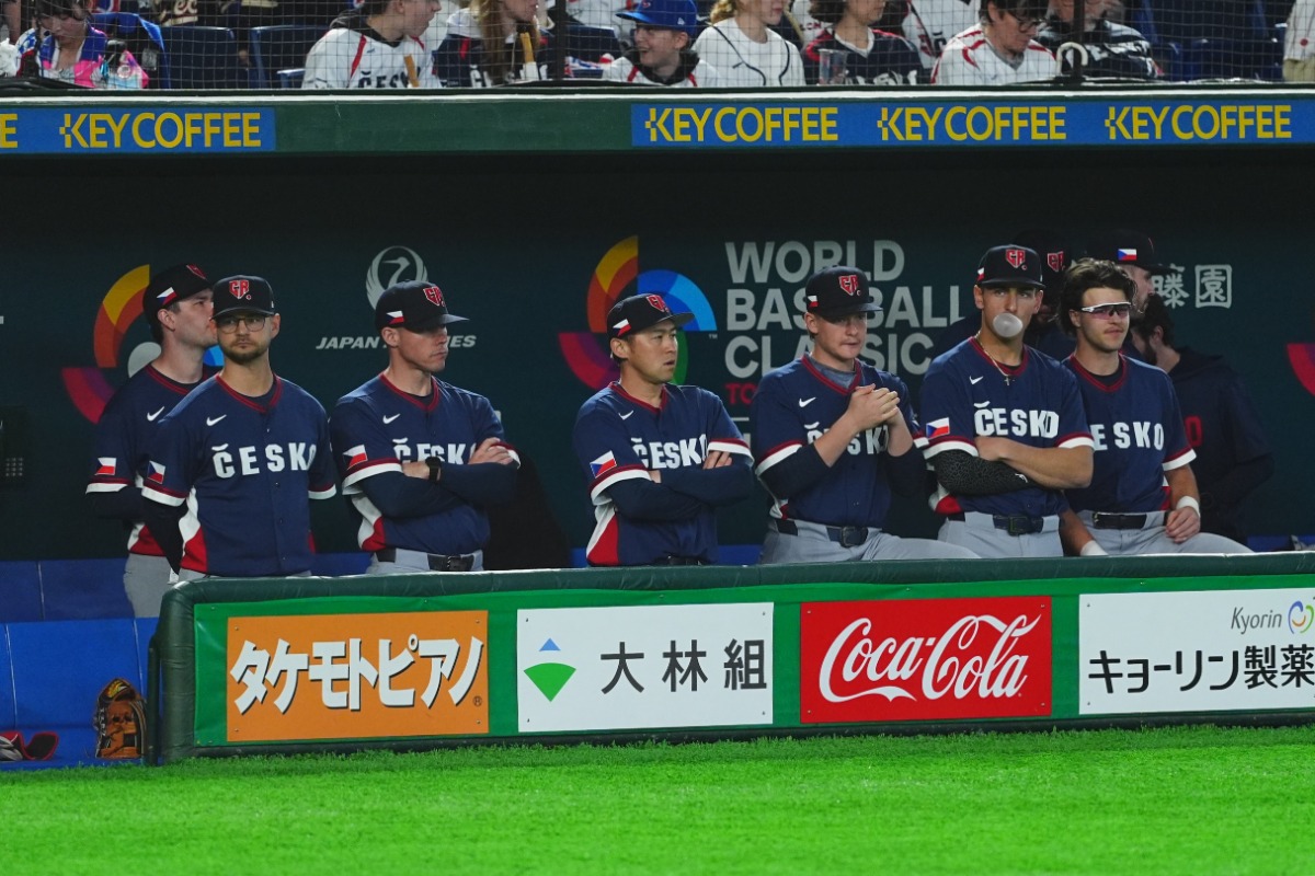 侍ジャパン戦に臨んだチェコベンチ【写真：小林靖】