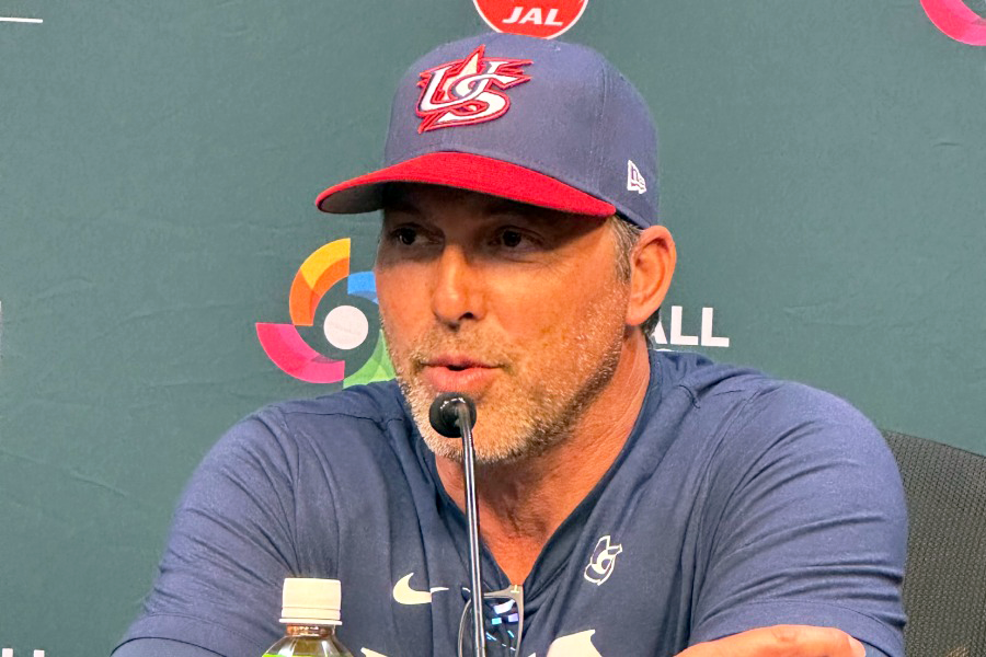 米国代表のマーク・デローサ監督【写真：木崎英夫】