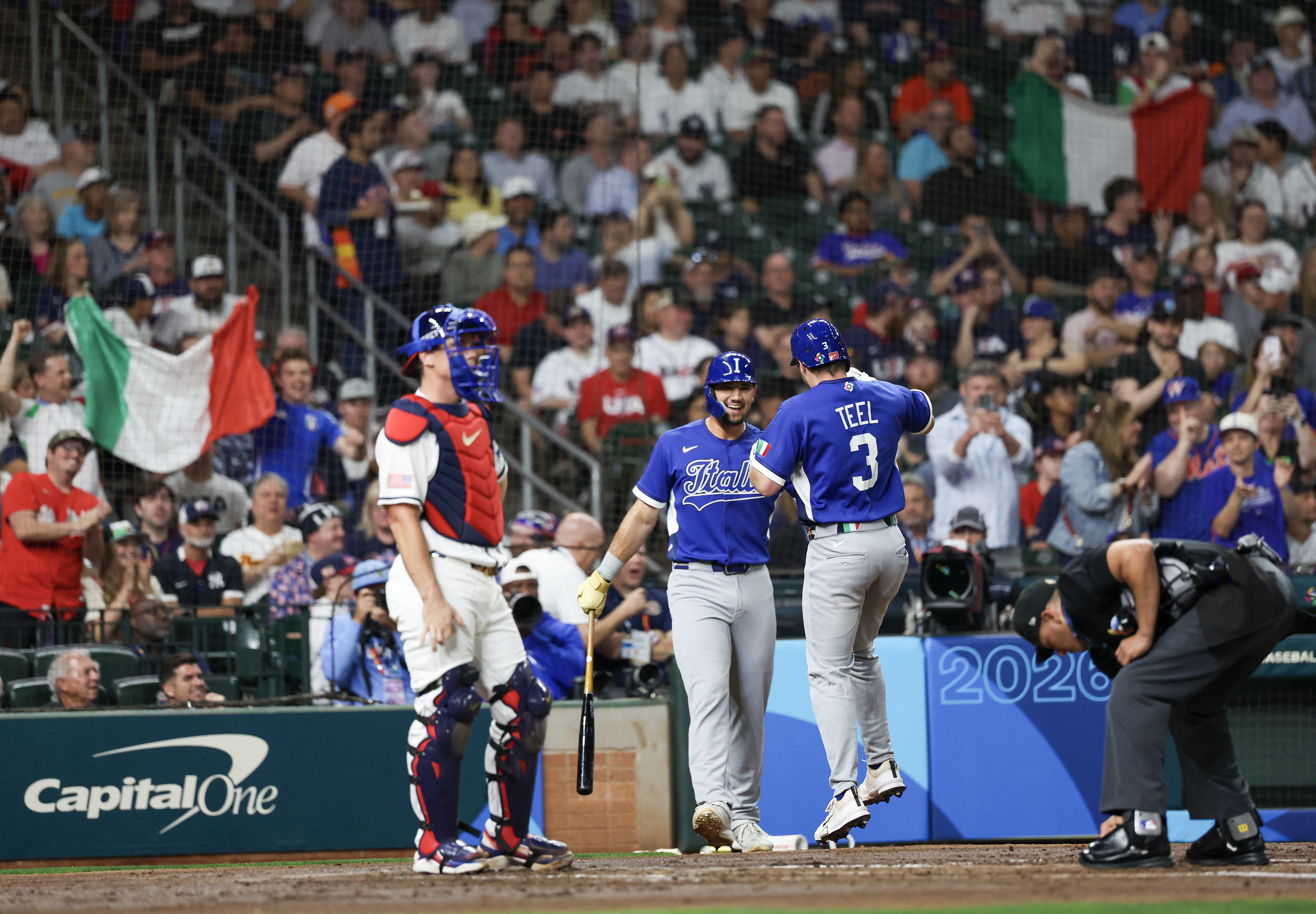イタリア代表に追加点を許す米国代表【写真:ロイター】