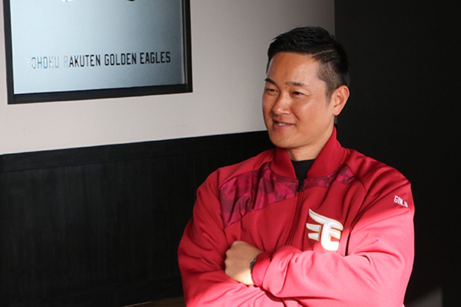 取材に応じた楽天のアンバサダー 銀次さん【写真提供：パ・リーグ インサイト】