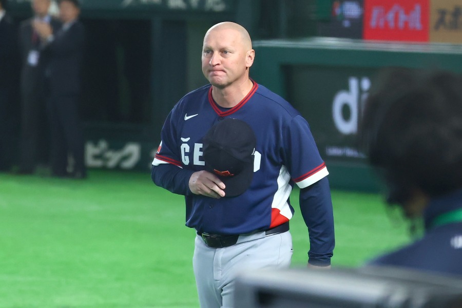 チェコ代表のパベル・ハジム監督【写真：加治屋友輝】