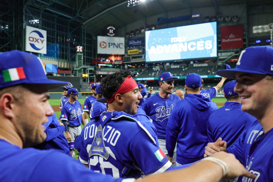 メキシコに勝利したイタリア代表ナイン【写真：ロイター】
