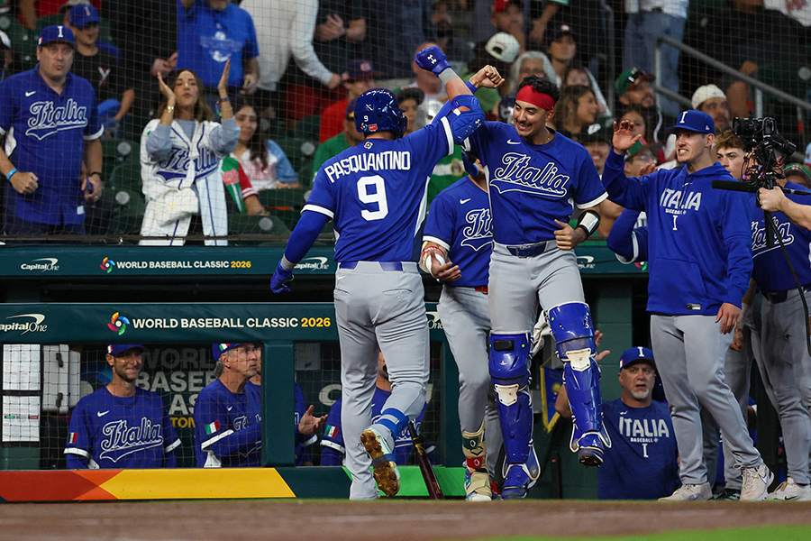 プールBを1位で通過したイタリア代表【写真：ロイター】