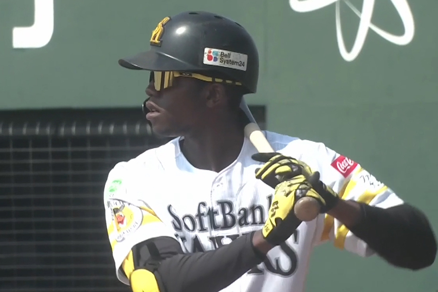 春季教育リーグ広島戦に出場したソフトバンクのイヒネ・イツア【画像：パーソル パ・リーグTV】