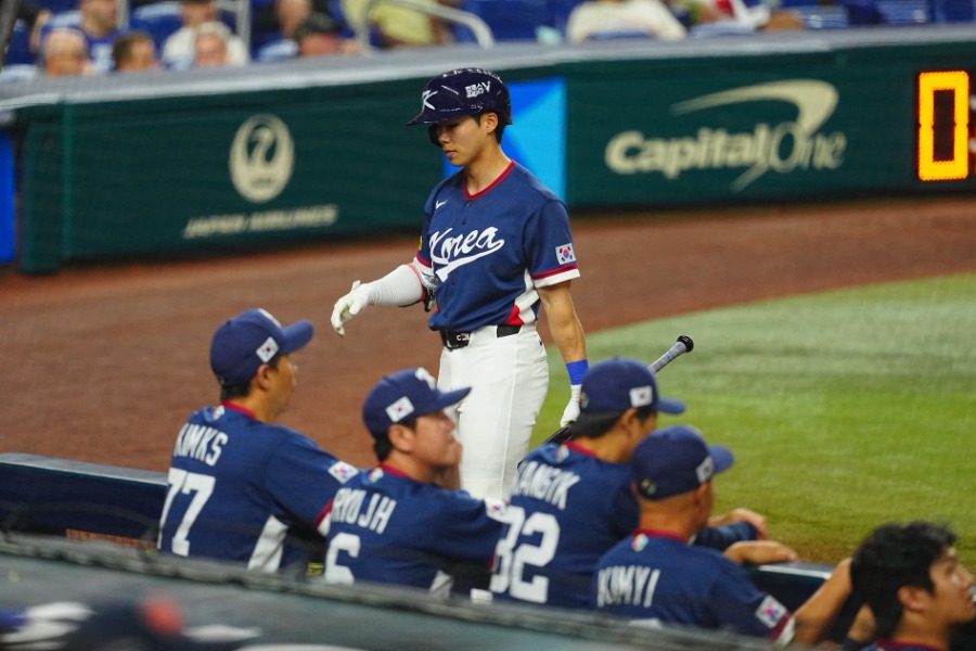 三振を喫した韓国代表のキム・ヘソン【写真:荒川祐史】