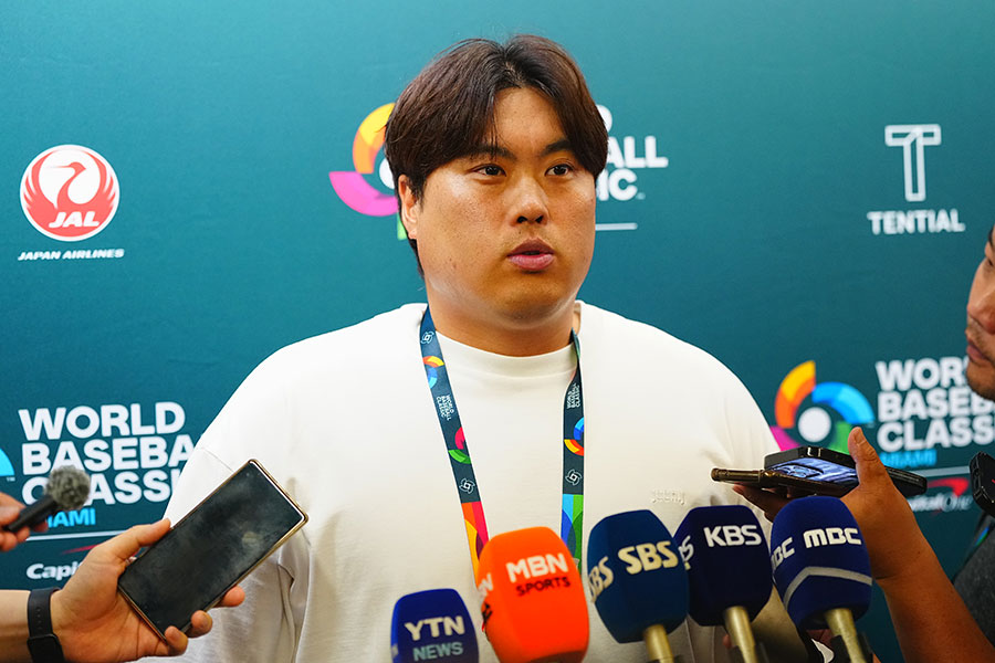 試合後の取材に応じた韓国代表の柳賢振【写真：荒川祐史】