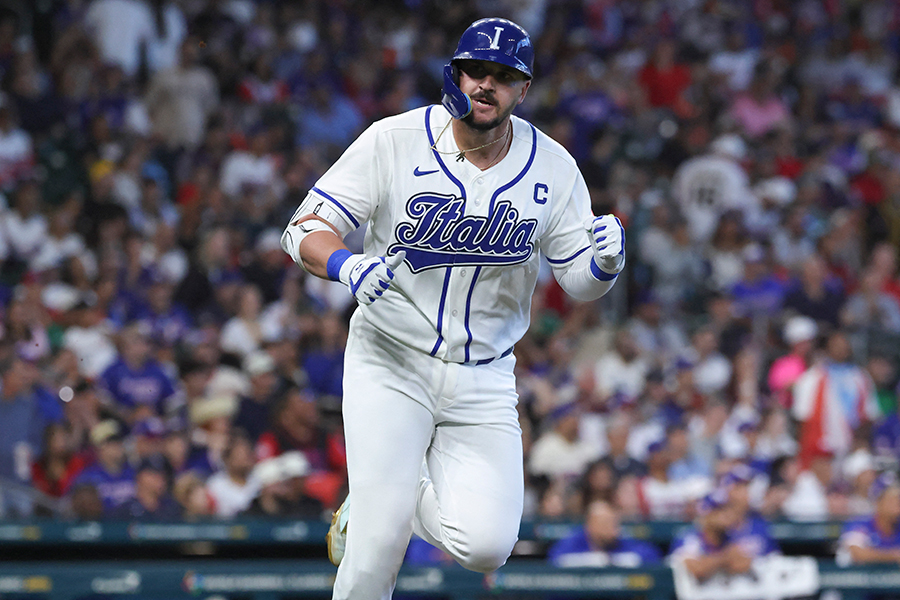 初回に適時打を放ったイタリア代表のビニー・パスカンティーノ【写真：ロイター】