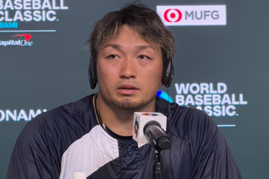 試合前、取材に応じる侍ジャパン・鈴木誠也【写真:上野明洸】