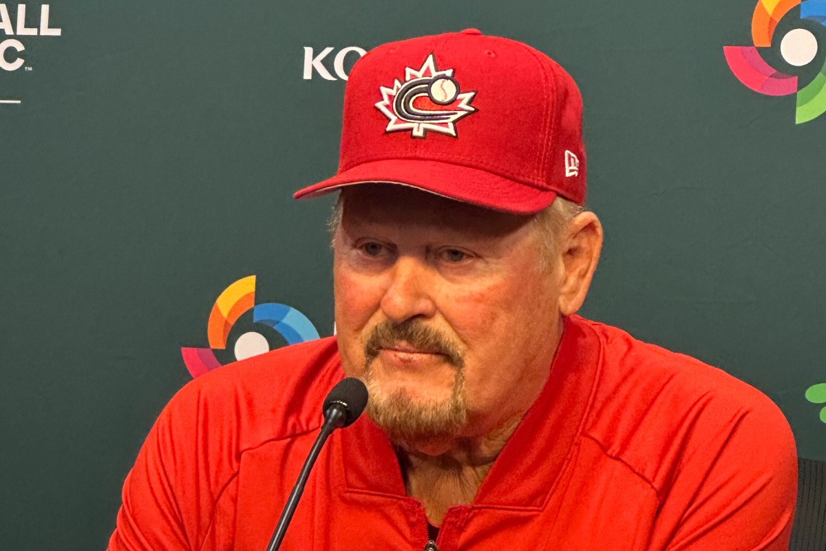 カナダのアーニー・ウィット監督【写真：木崎英夫】