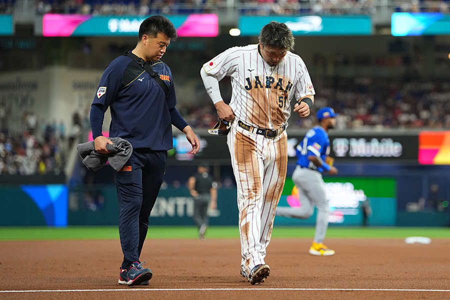 負傷交代した侍ジャパン・鈴木誠也【写真:Getty Images】