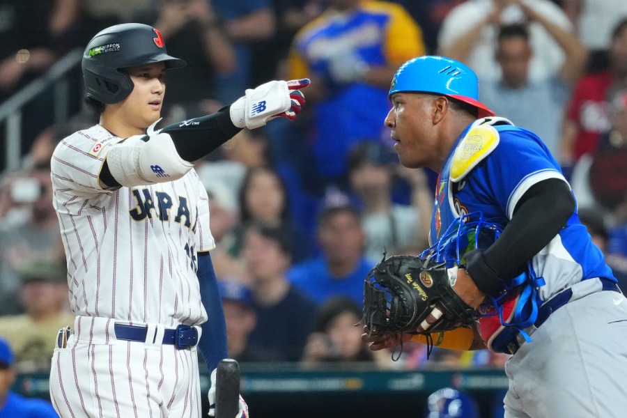 侍ジャパン・大谷翔平（左）とベネズエラ代表のサルバドール・ペレス【写真：Getty Images】