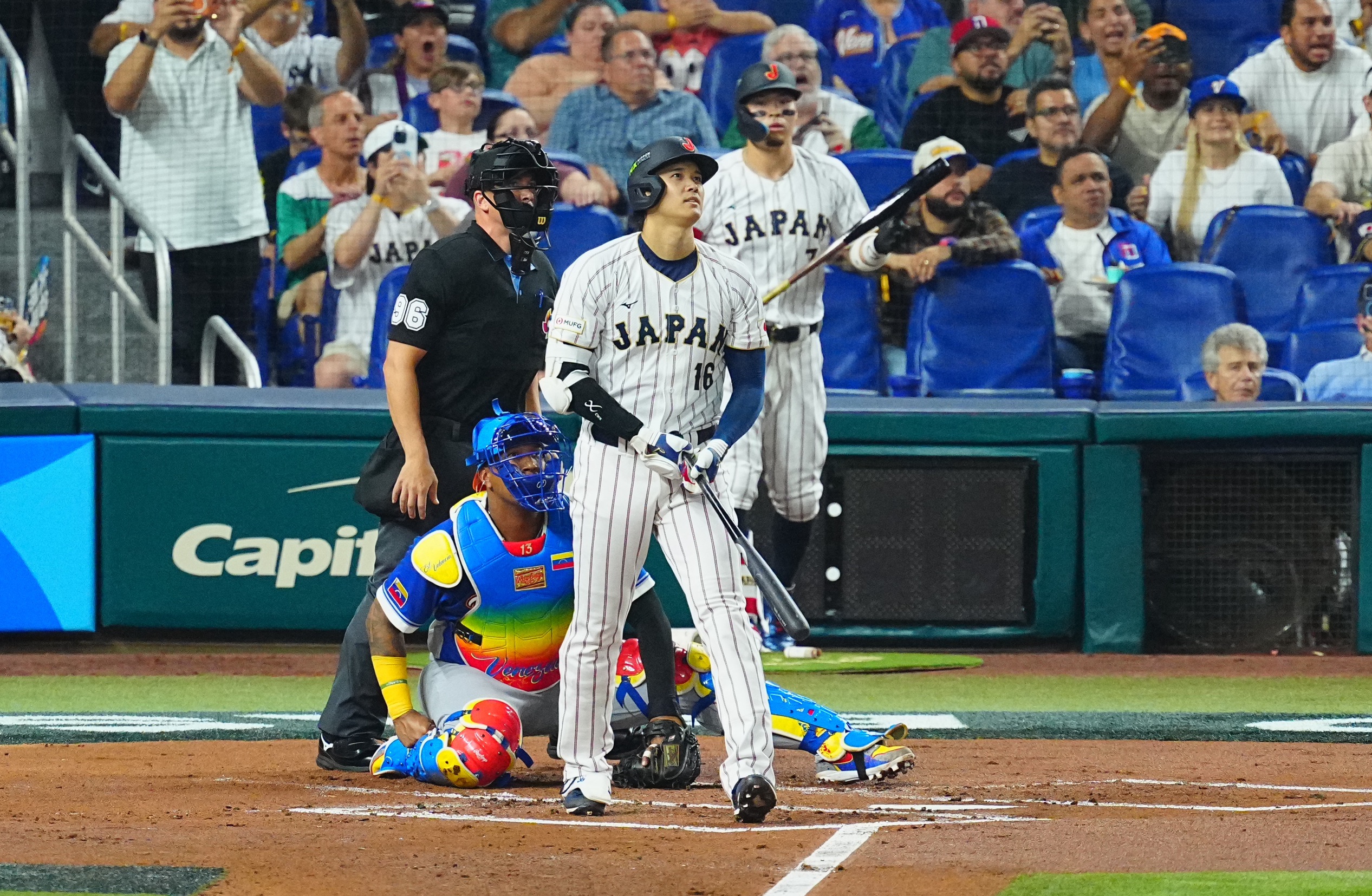 1点を追う初回、先頭打者弾を放った大谷翔平【写真：荒川祐史】