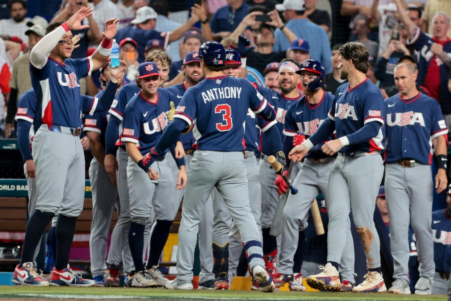 アンソニーの勝ち越し弾に喜ぶ米国代表ナイン【写真:ロイター】