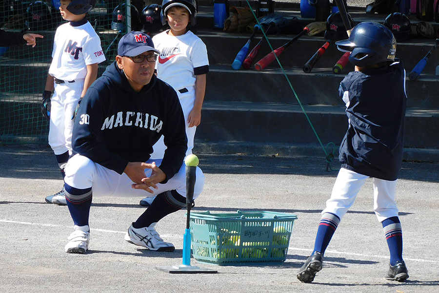 町田玉川学園少年野球クラブが練習する様子【写真：間淳】