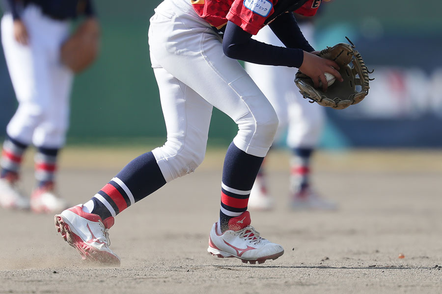 捕球から送球への流れがスムーズになるトレーニングとは（写真はイメージ）