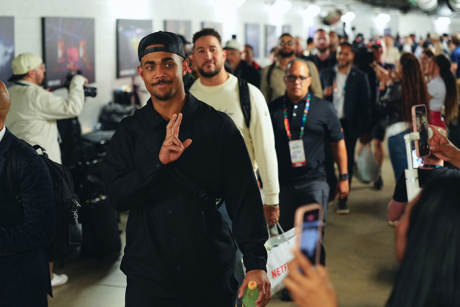 試合終了から2時間後に帰路についたドミニカ共和国代表のフリオ・ロドリゲス【写真:荒川祐史】